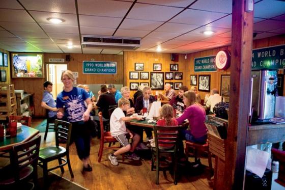 Legendary Eats at 17th Street BBQ in Murphysboro